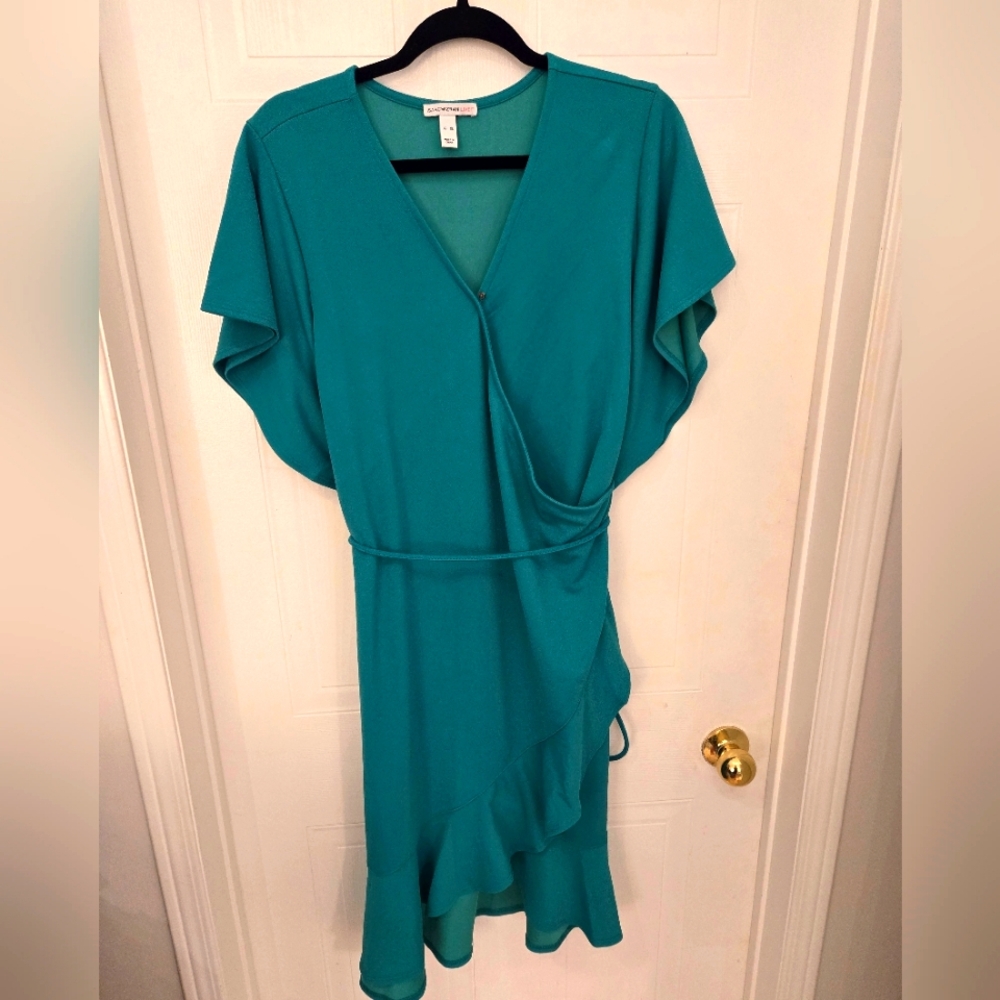 XL Issac Mizrahi V Neck Wrap Ruffle Lightweight Green Midi Dress